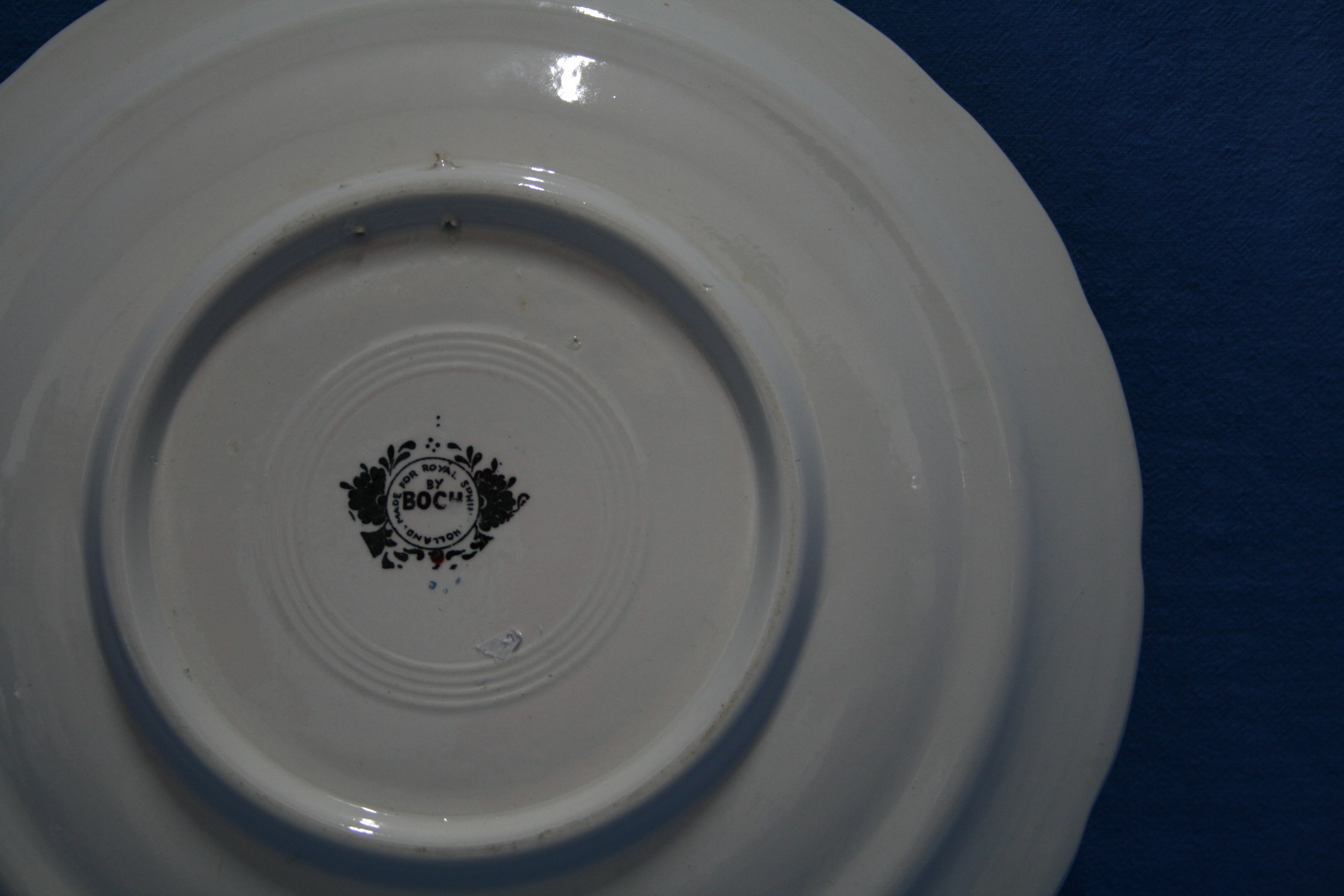 art nr: 1136 vintage design bord gemaakt voor Royal Sphinx by Boch
