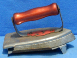art nr: 1075 vintage speelgoed kinder strikijzer