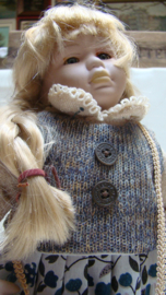 art nr: 330 vintage kleine porseleinen poppen set
