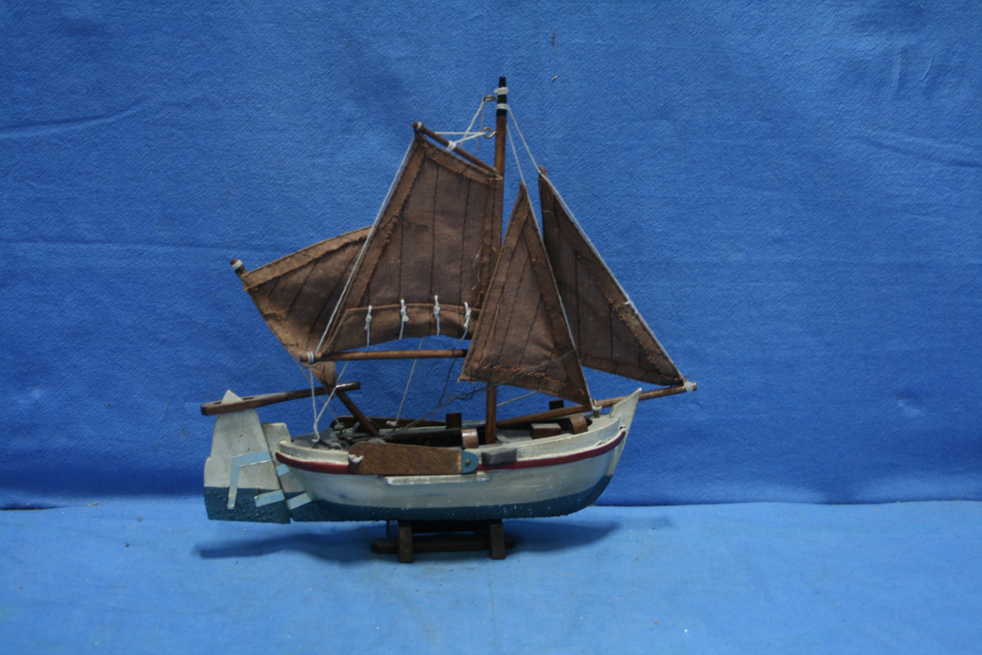 art nr: 1129 vintage zeilboot op schaal