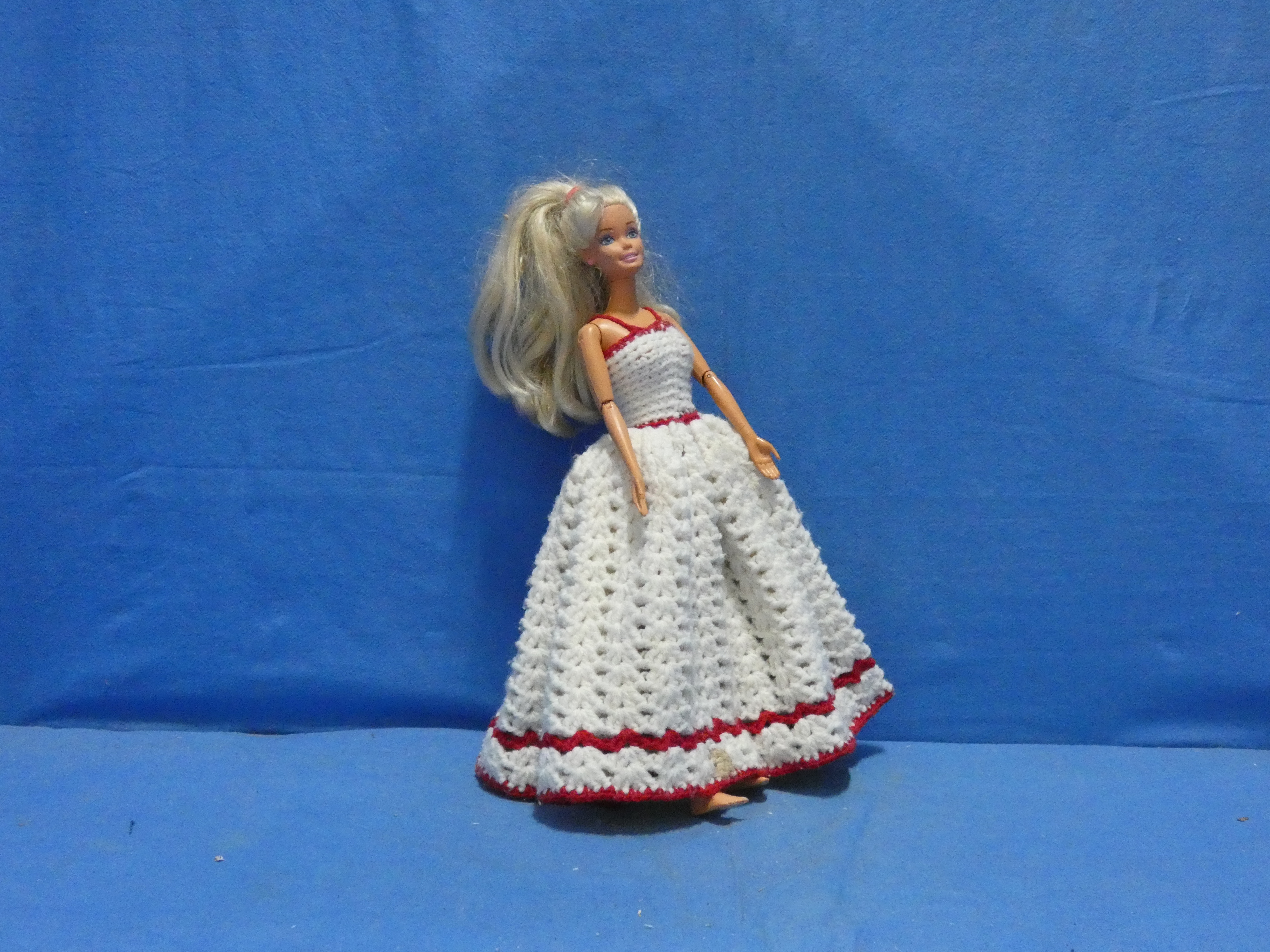 art nr: 1233 vintage Barby Pop in een vintage gehaakte jurk