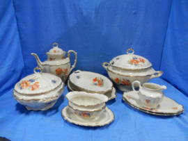 art nr: 375 antiek porselein eetservies van Mandels Miak J.G.& ZN