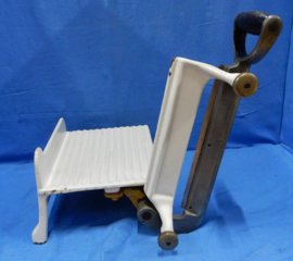 art nr: 516 vintage vleeswaren snijmachine