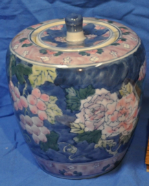 art nr: 05 antieke blauwe pot met deksel en bloem decoratie