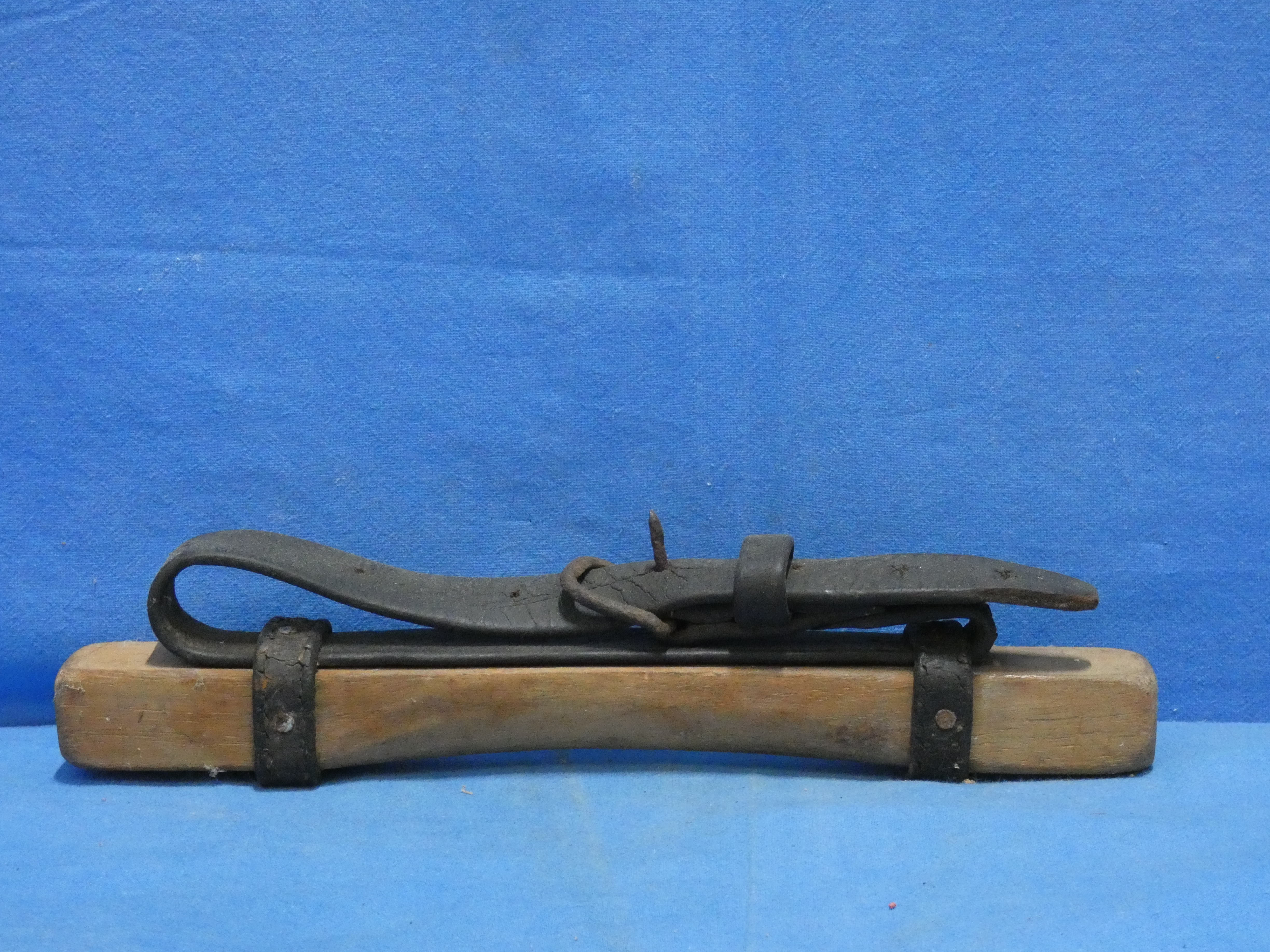 art nr: 1279 antieke lijnwerkers paalklimmer hulpgereedschap