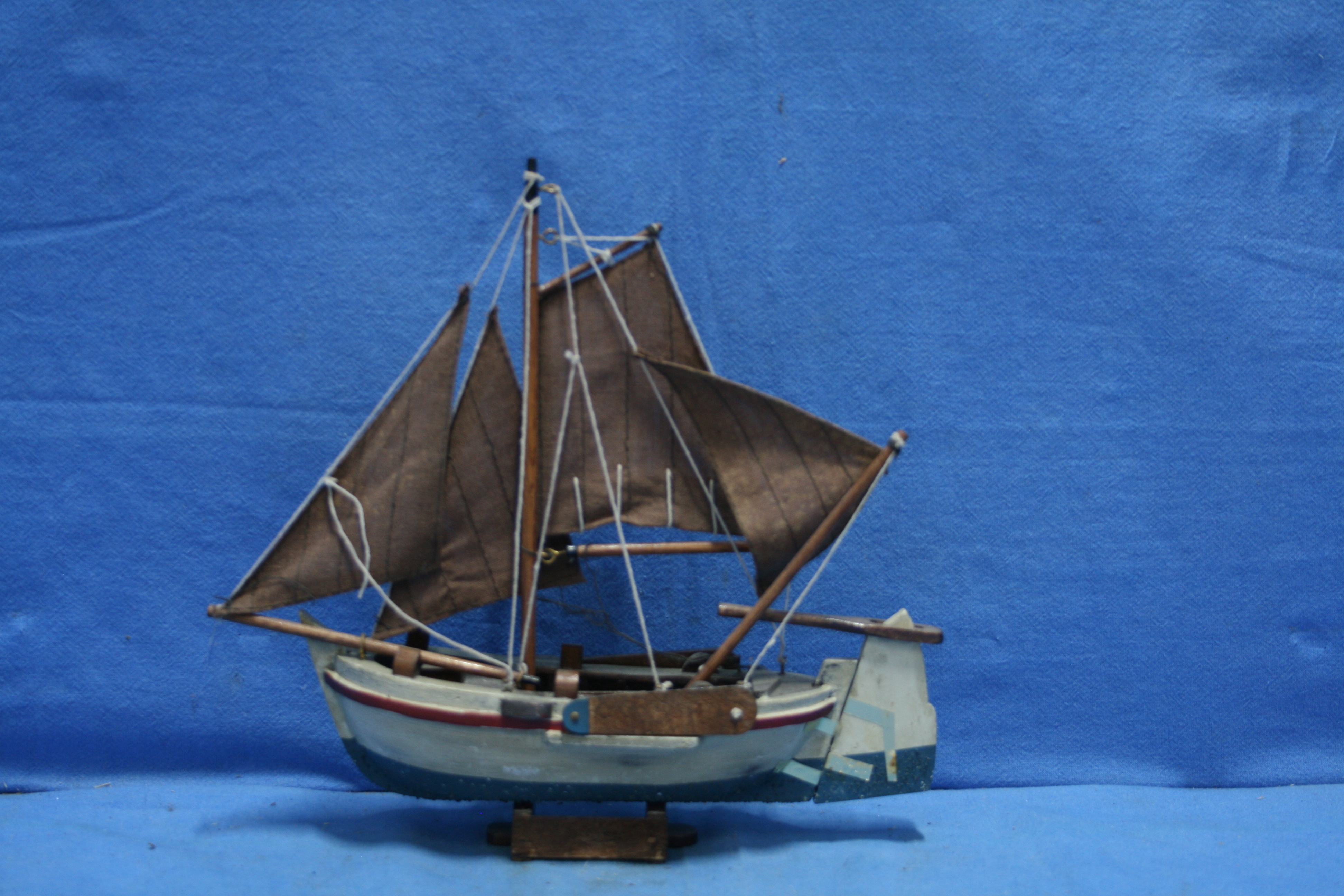 art nr: 1129 vintage zeilboot op schaal