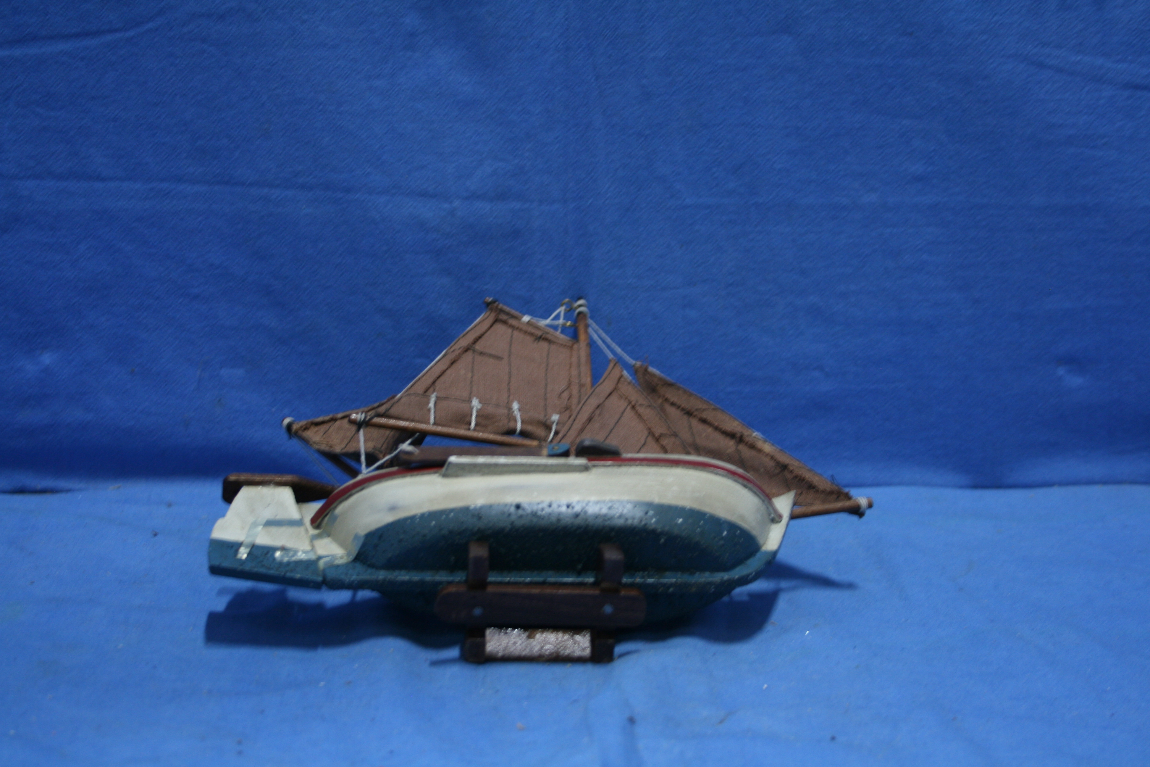 art nr: 1129 vintage zeilboot op schaal