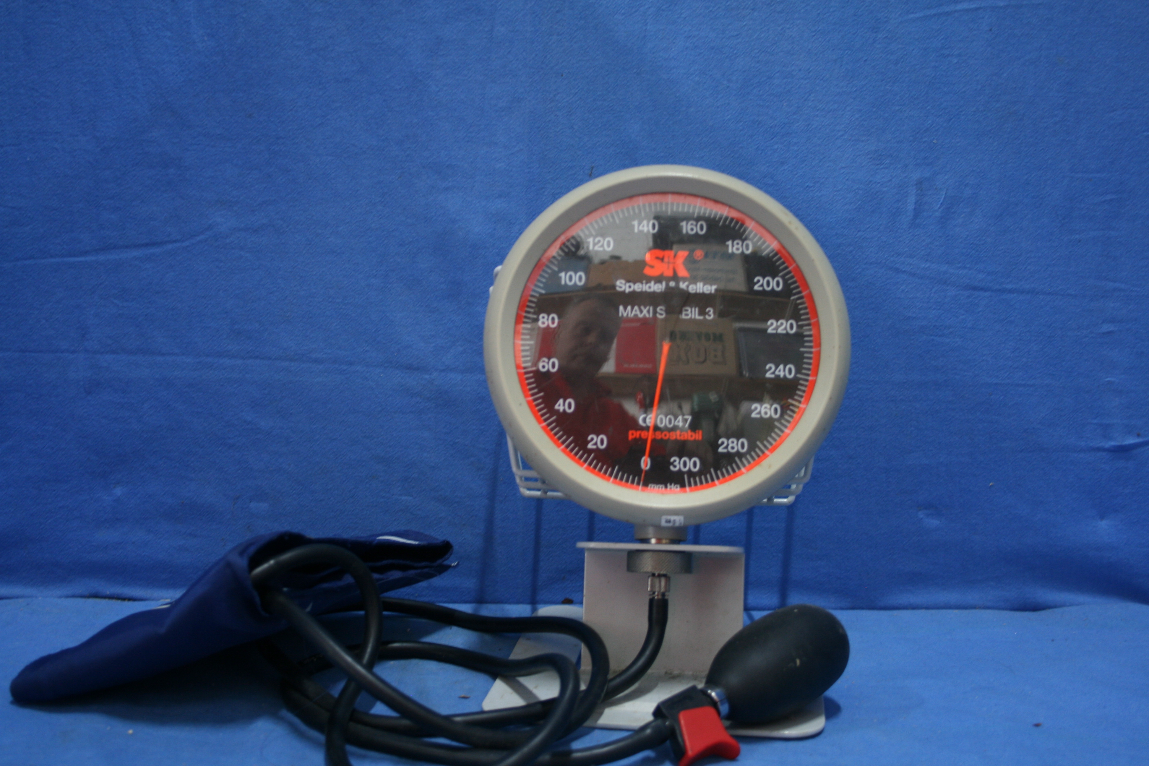 art nr: 1143 vintage bloeddrukmeter met arm pomp