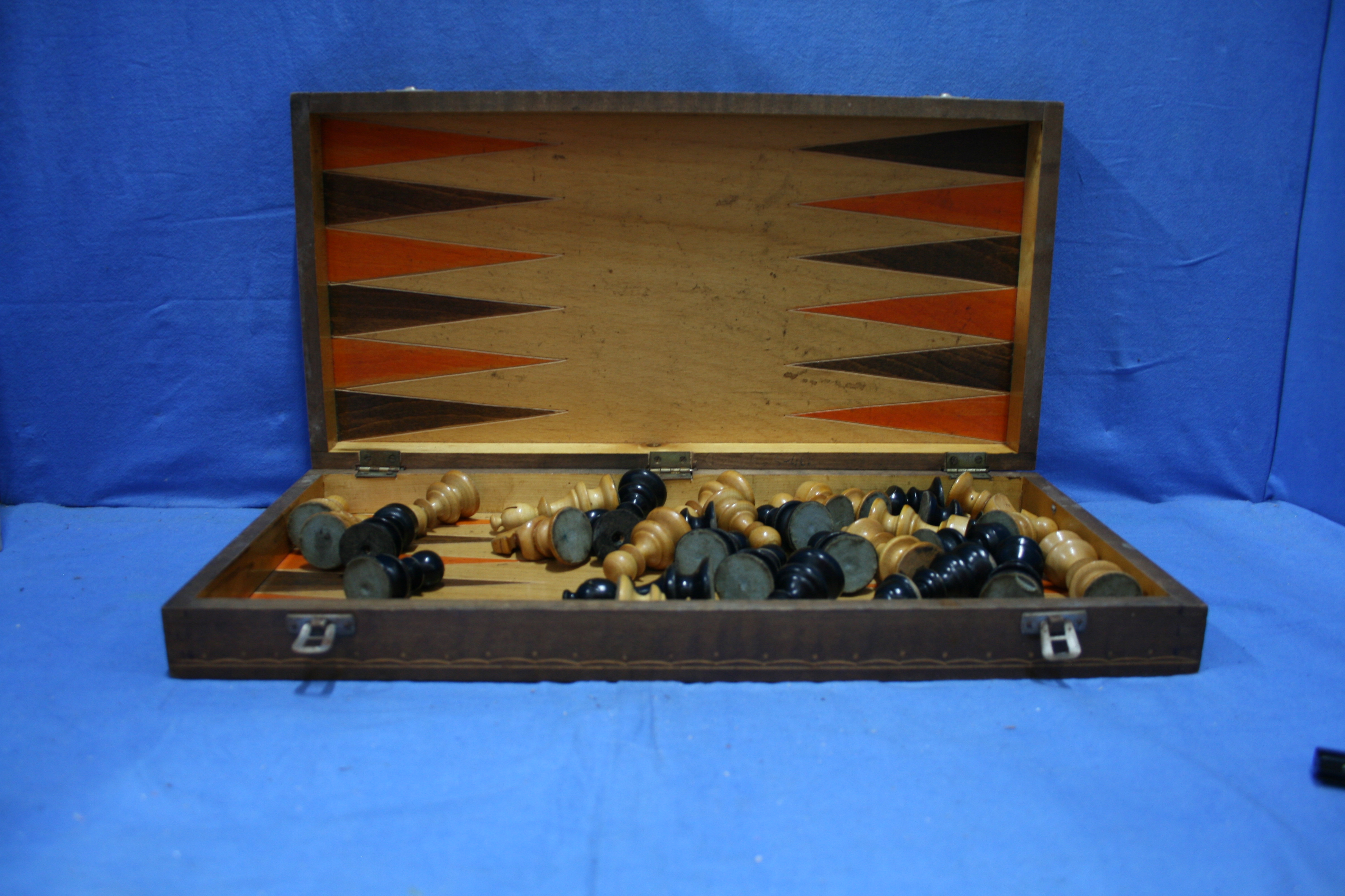 art nr: 1140 vintage schaakbord met de schaakstenen