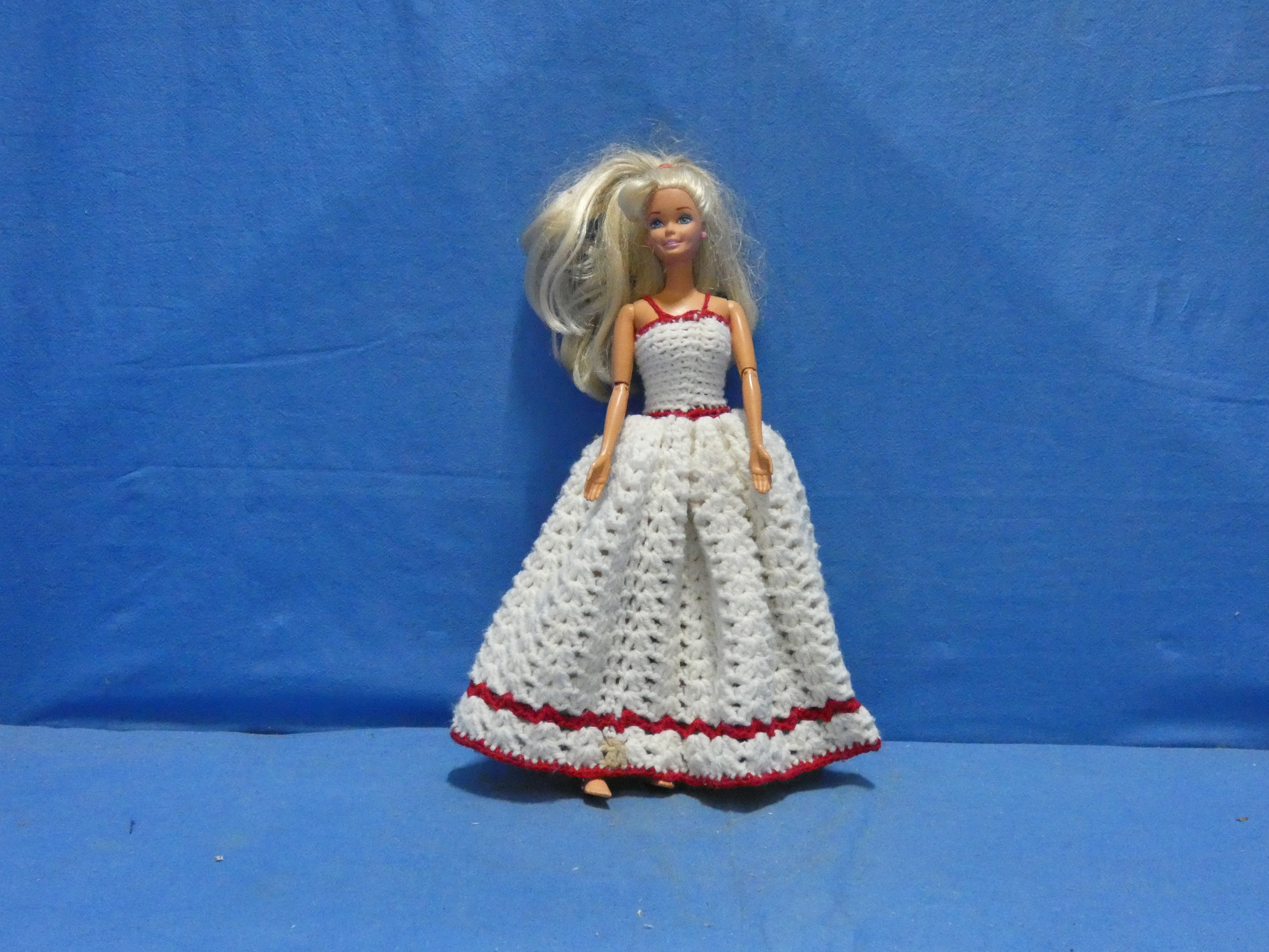 art nr: 1233 vintage Barby Pop in een vintage gehaakte jurk