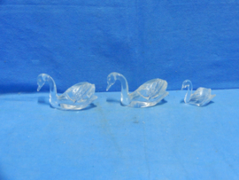 art nr: 1071 vintage glazen zwanen, vader, moeder en kind
