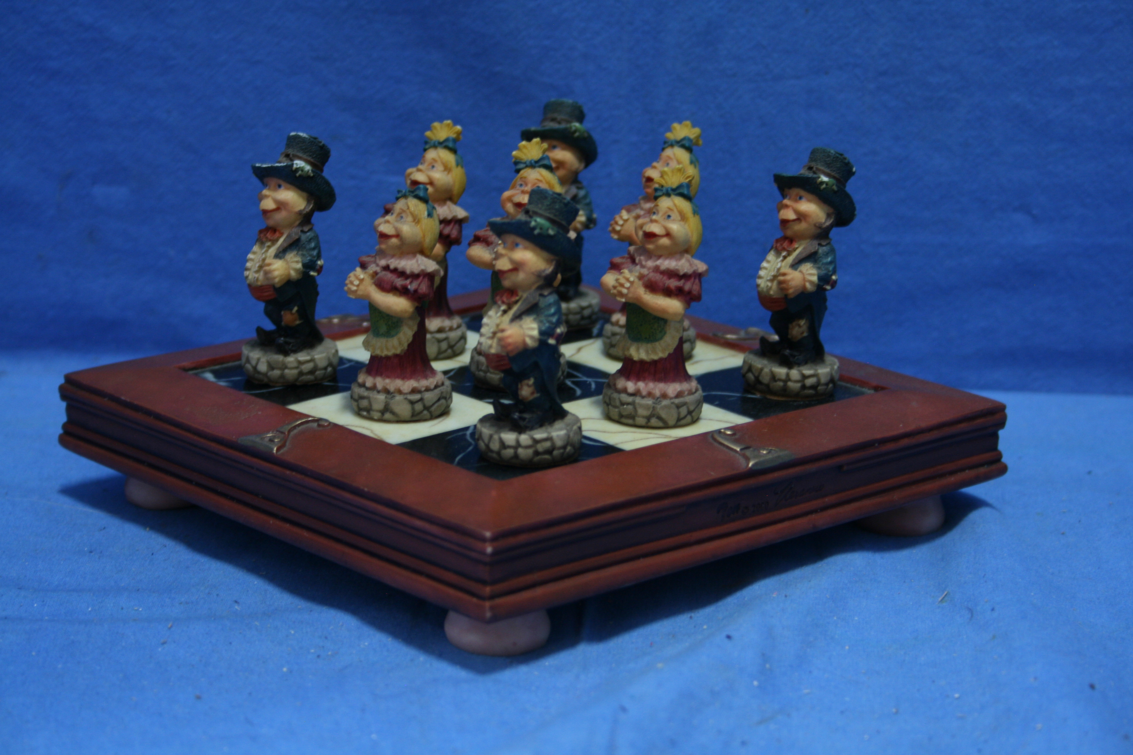 art nr: 1151 vintage Lavenspel op plateau