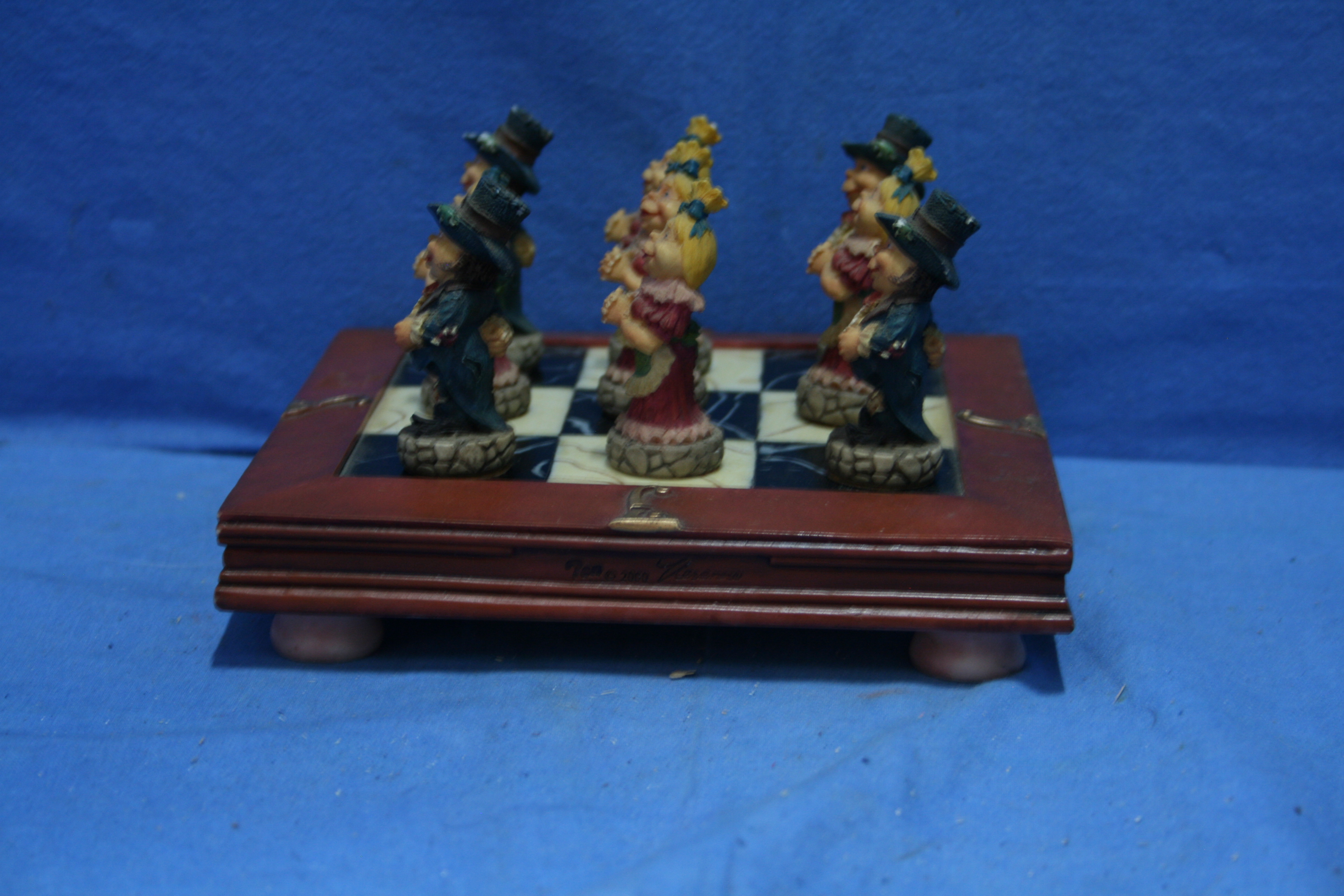 art nr: 1151 vintage Lavenspel op plateau