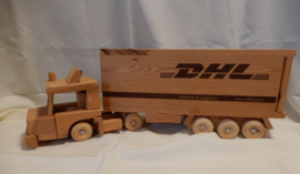 art nr: 502 DHL houten vrachtwagen