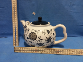 art nr: 582 vintage theepot van Bowls and Dishes