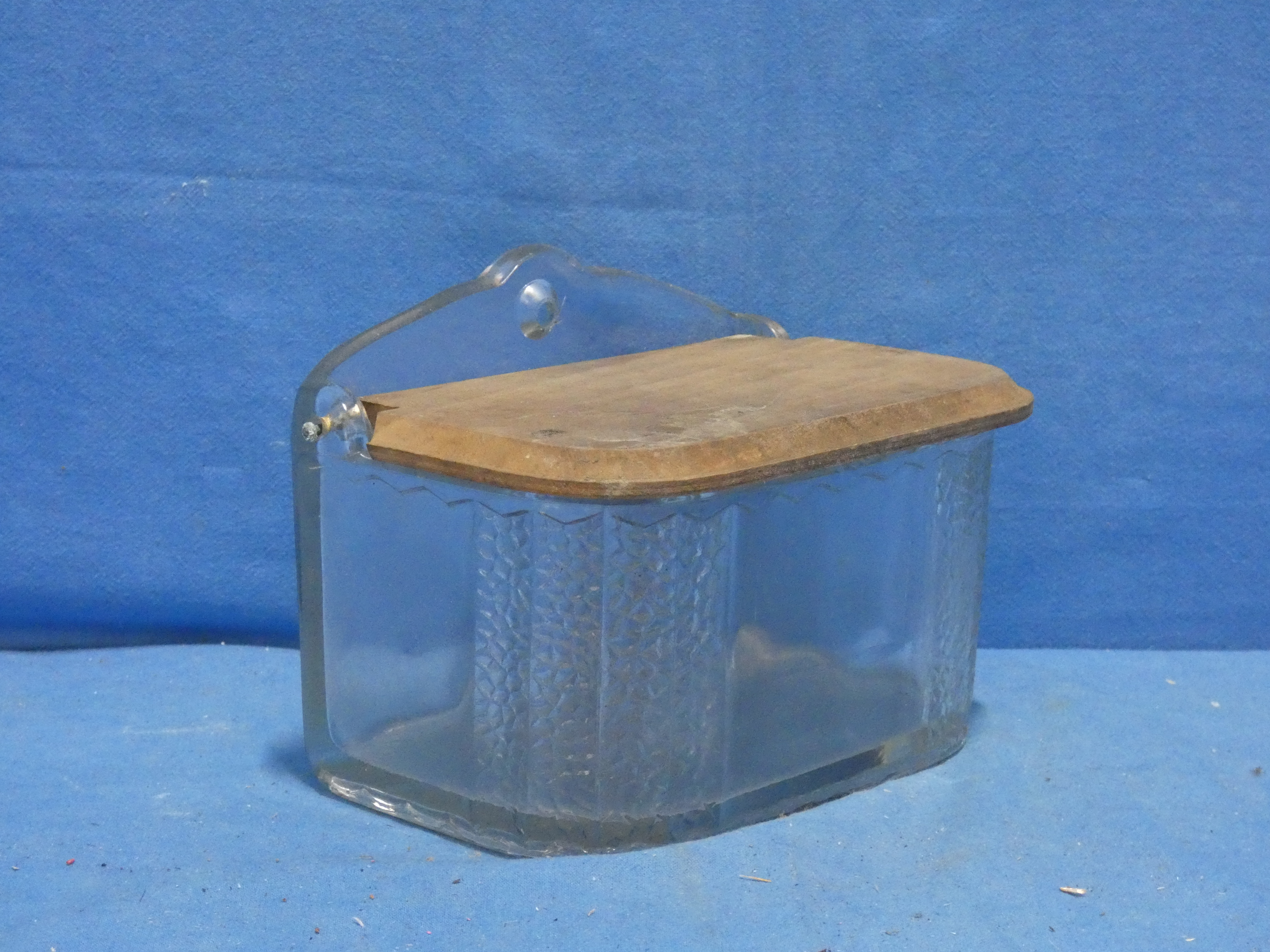 art nr: 1274 vintage glazen zoutpot met houten deksel