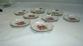 art nr: 422 vintage set schattige bordjes met een bloemenmotief