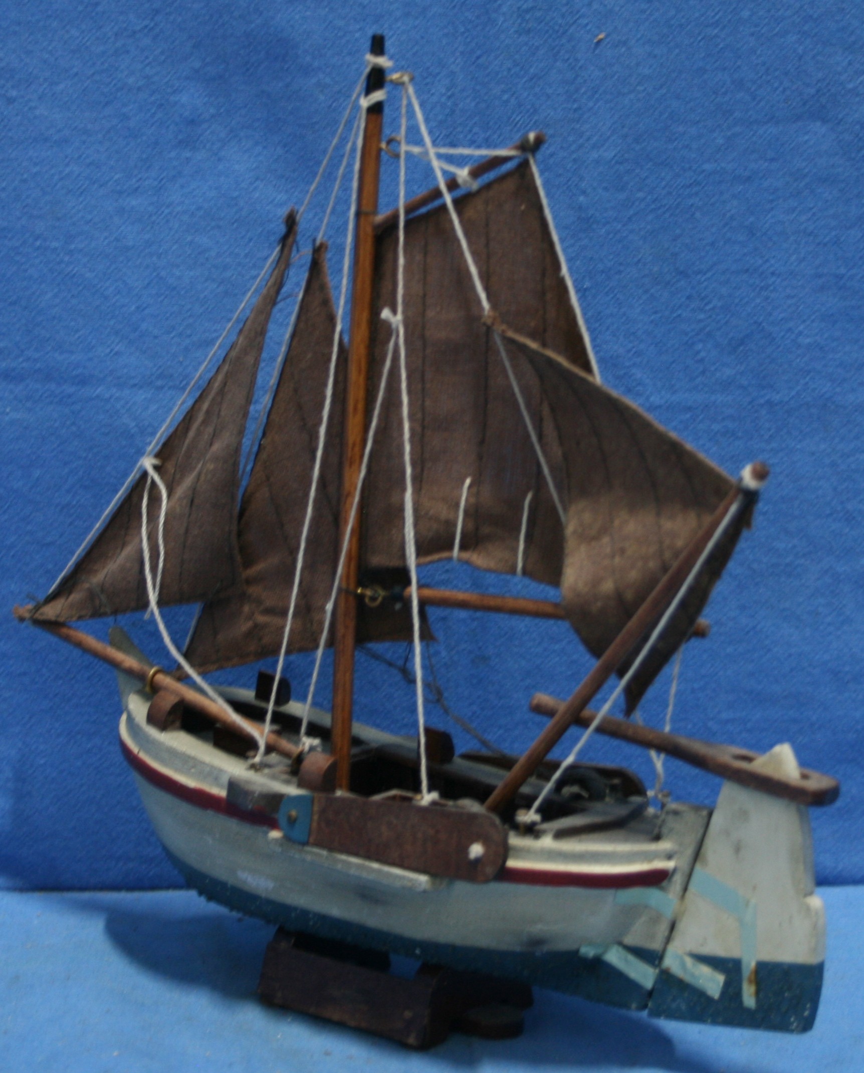 art nr: 1129 vintage zeilboot op schaal