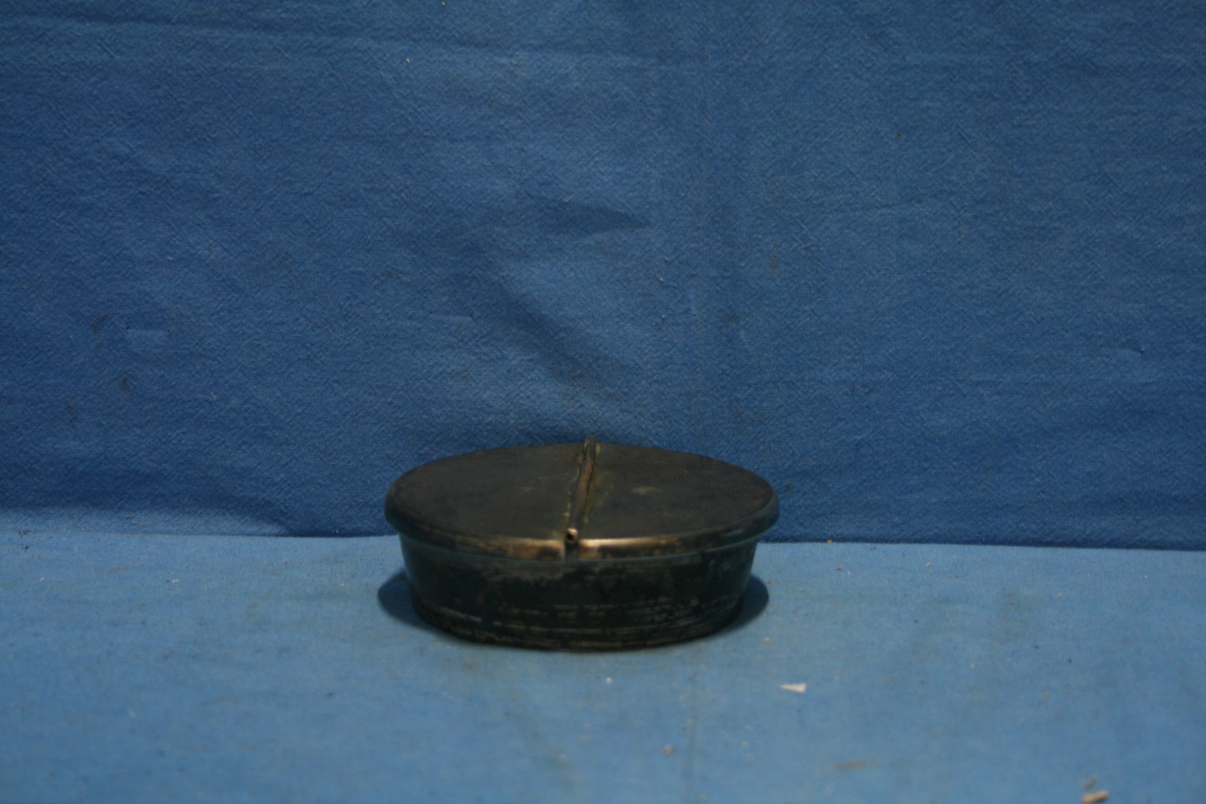 art nr: 1161 vintage metalen reis asbakje