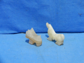 art nr: 819 vintage marmeren hondjes beeldjes