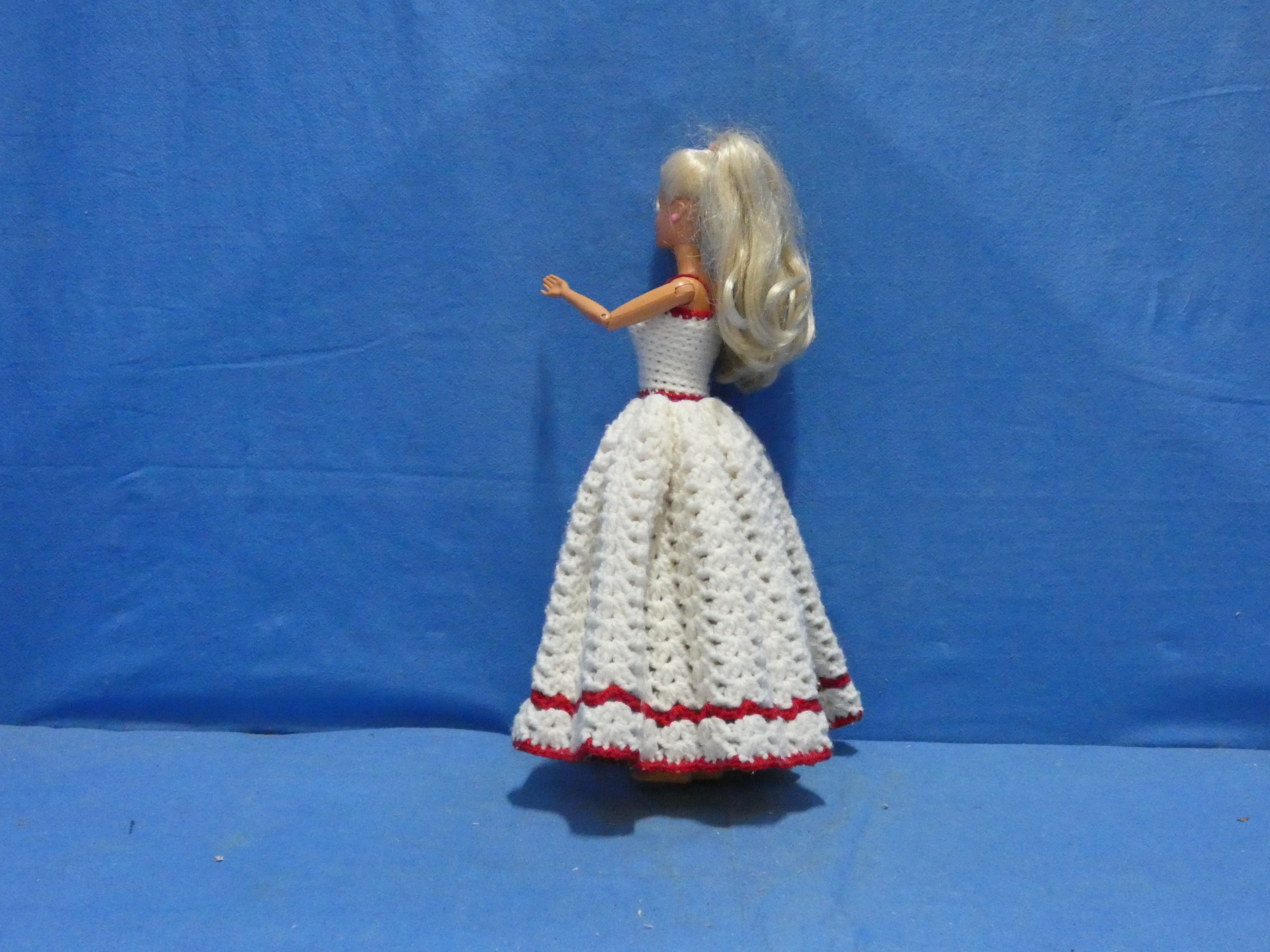 art nr: 1233 vintage Barby Pop in een vintage gehaakte jurk