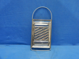 art nr: 1042 vintage inakidole metalen rasp