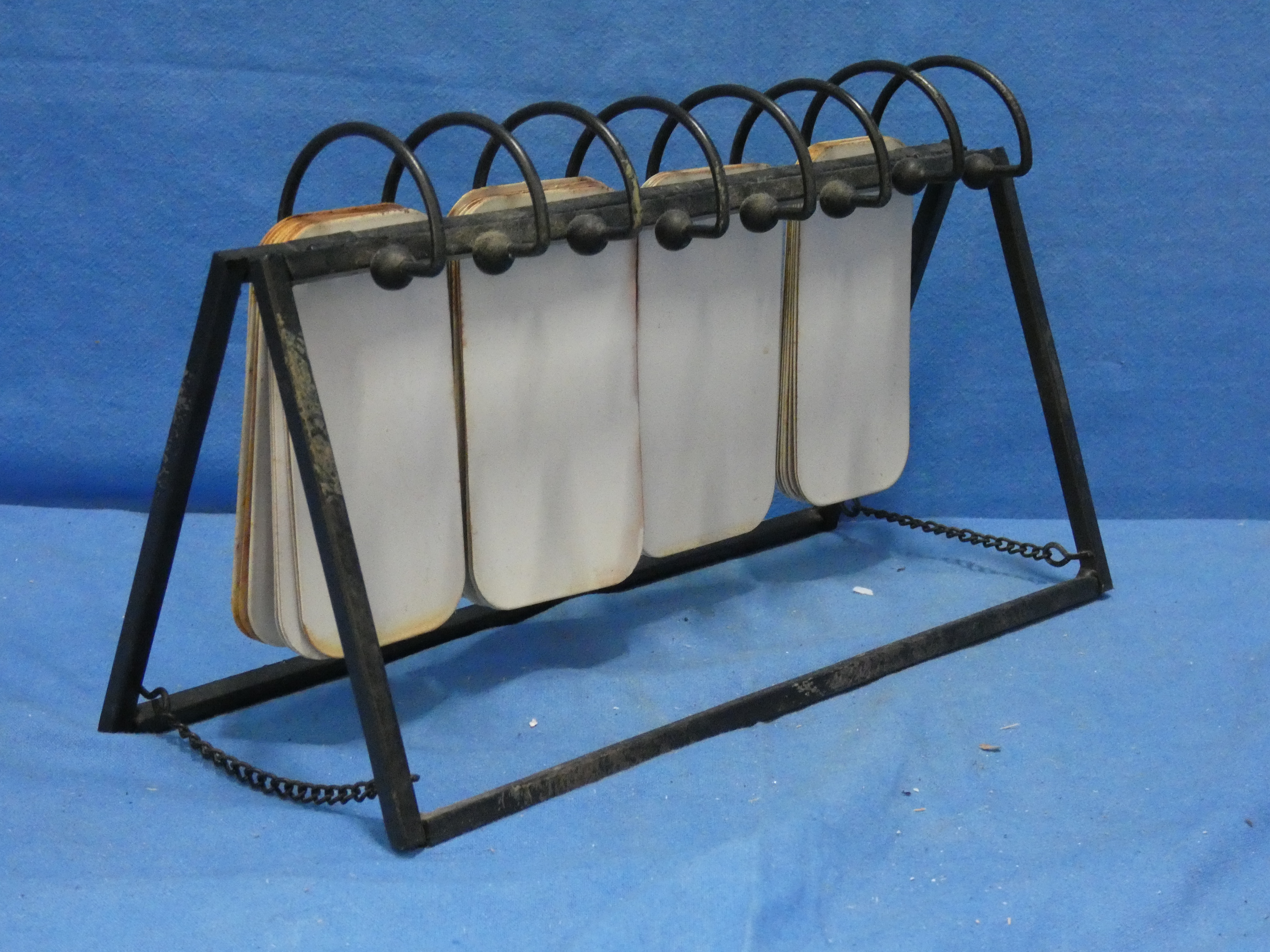 art nr: 1182 vintage kalender op metalen rek