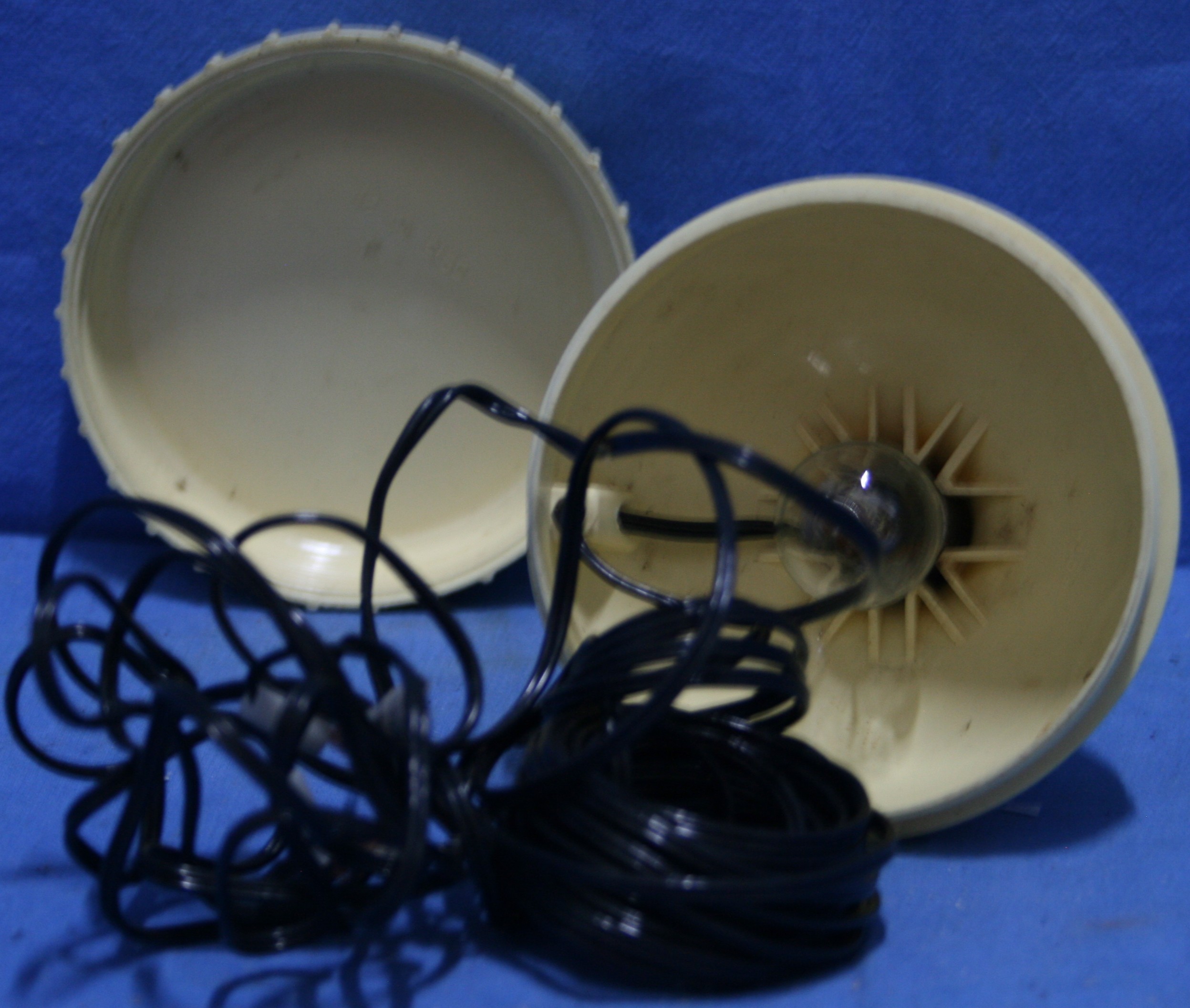 art nr: 1168 vintage kunststof zaklamp op 12 volt van het merk Ocbap
