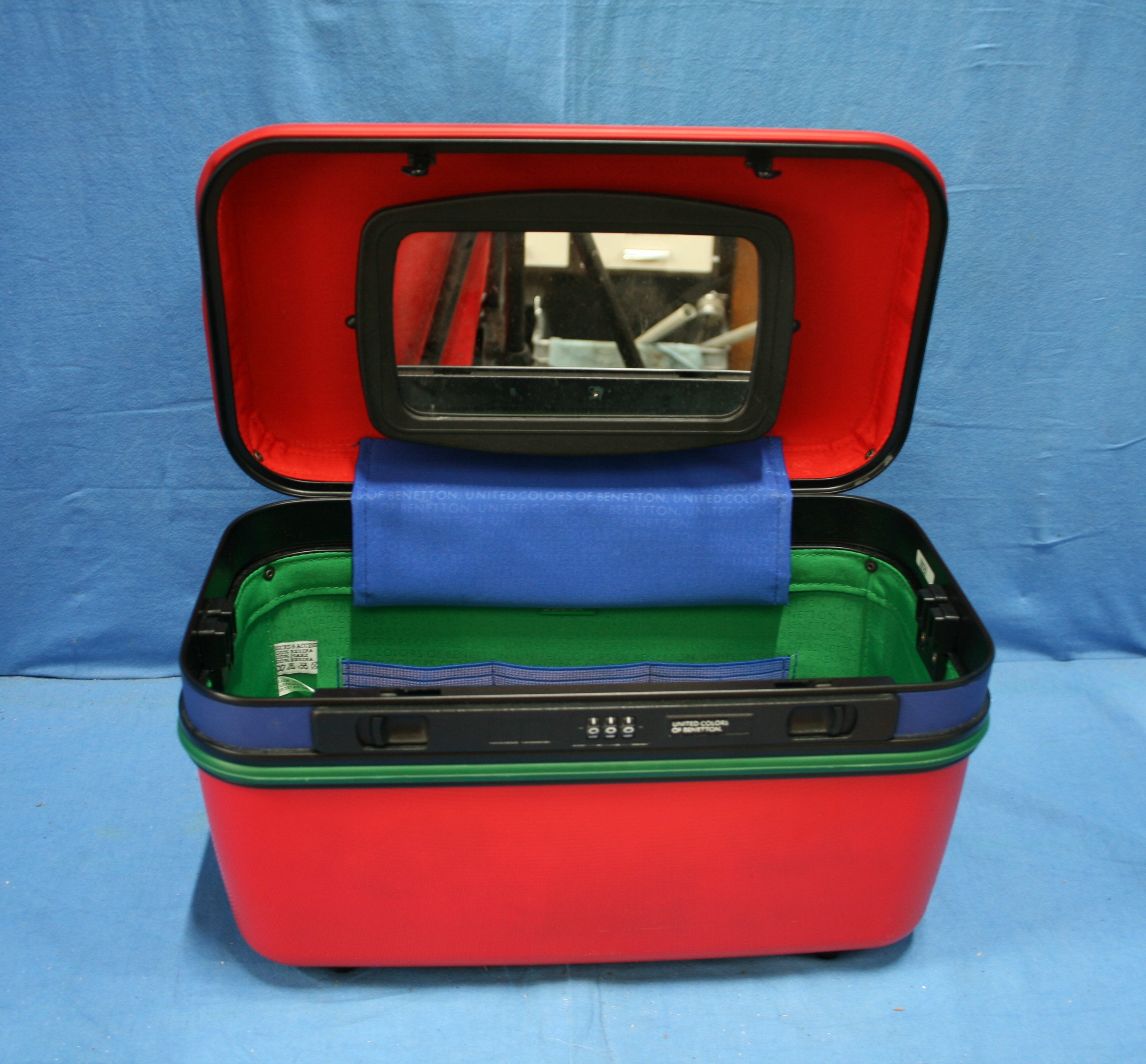 art nr: 239 vintage beauty case met slot