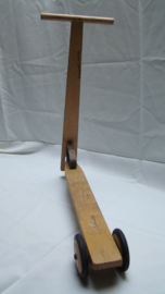 art nr: 393 vintage houten kinderstep