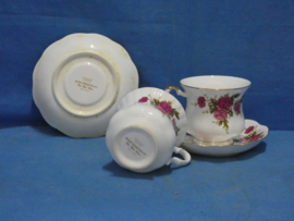 art nr: 1337 vintage kop en schotel van Royal Ascot Red Rose
