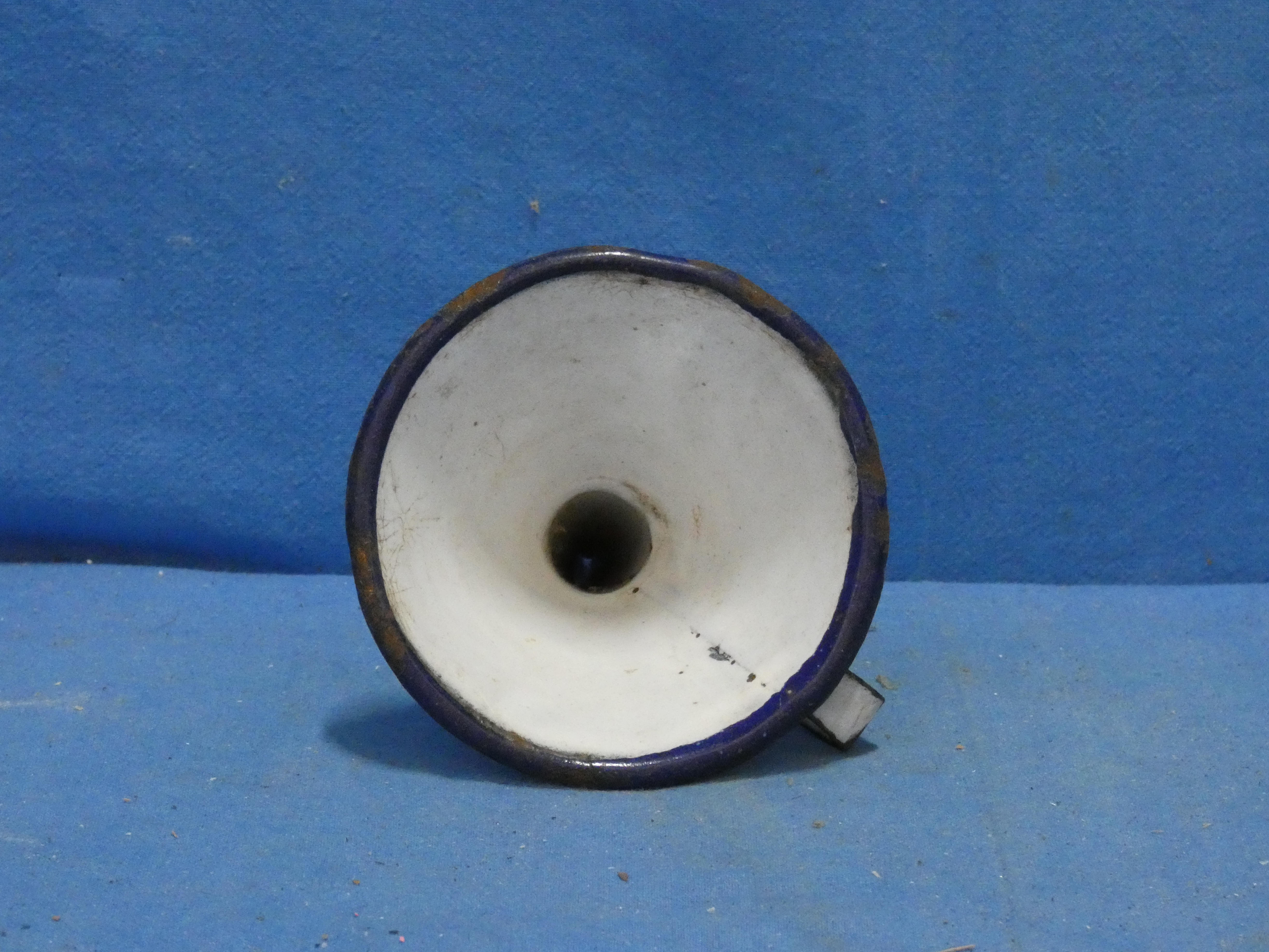 art nr: 1270 vintage E-mailen Trechter