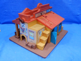 art nr: 735 vintage Fisher Price Sheriff office en Blacksmid
