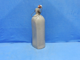 art nr: 1081 vintage melkfles met metalen afsluiting