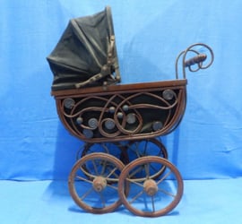 art nr: 147 vintage poppenwagen