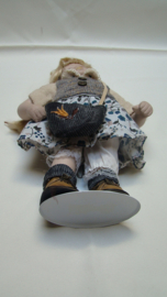 art nr: 330 vintage kleine porseleinen poppen set