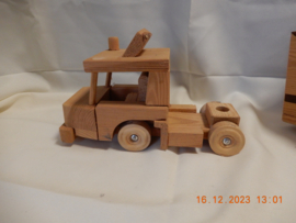 art nr: 502 DHL houten vrachtwagen