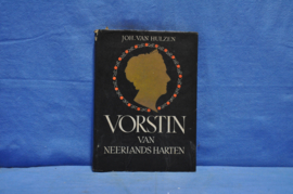 art nr: 869 vintage Vorstin van Neerlands harten uit 1948