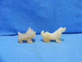 art nr: 819 vintage marmeren hondjes beeldjes