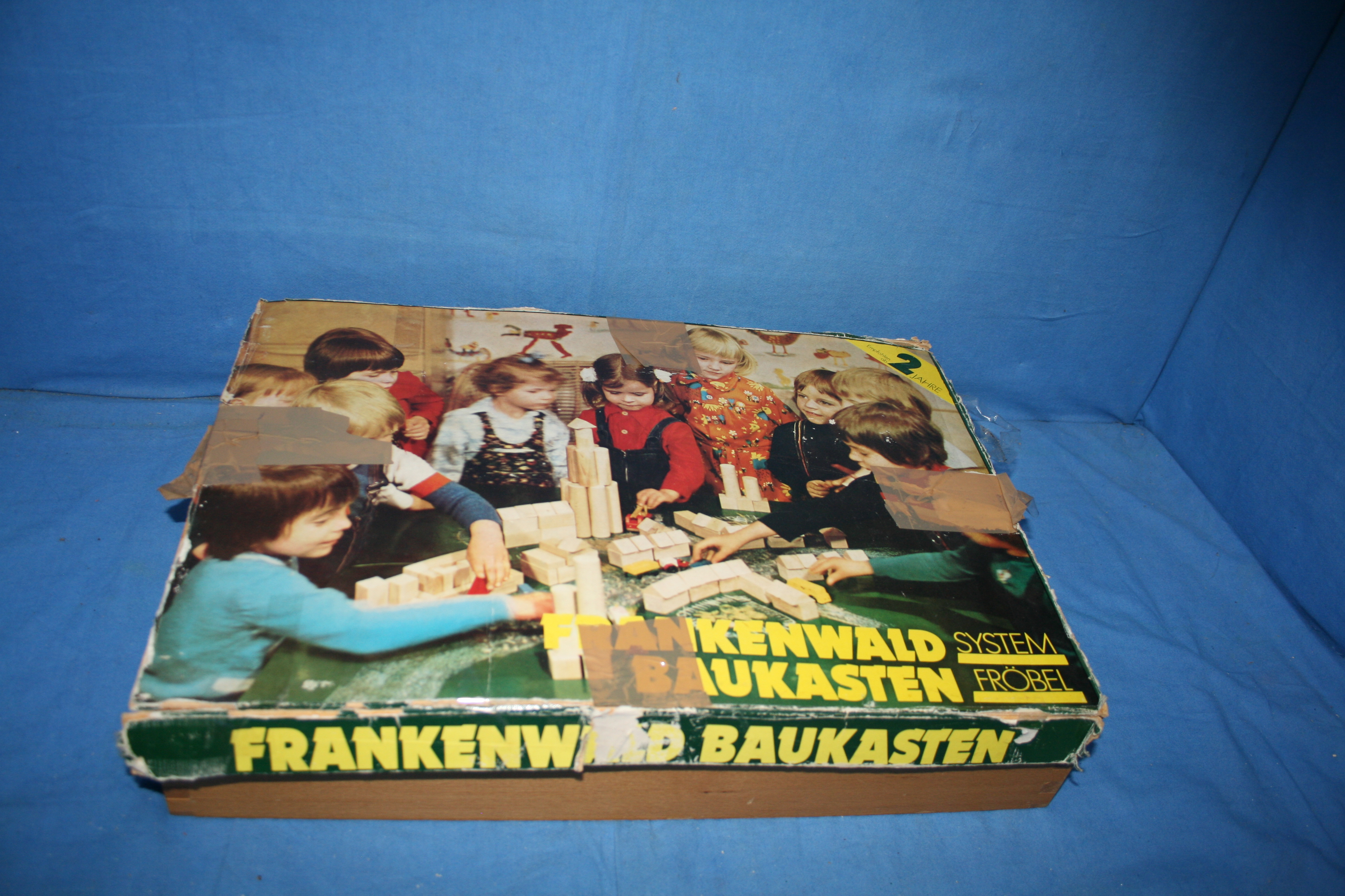 art nr: 1123 vintage blokkenkist vol met bouwblokken