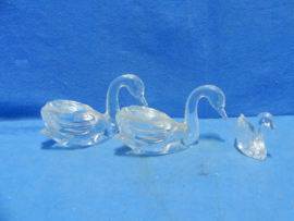 art nr: 1071 vintage glazen zwanen, vader, moeder en kind