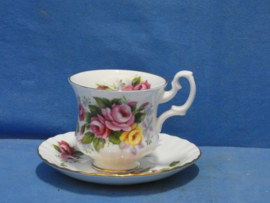 art nr: 1326 vintage porseleinen kop en schotel van Royal Albert