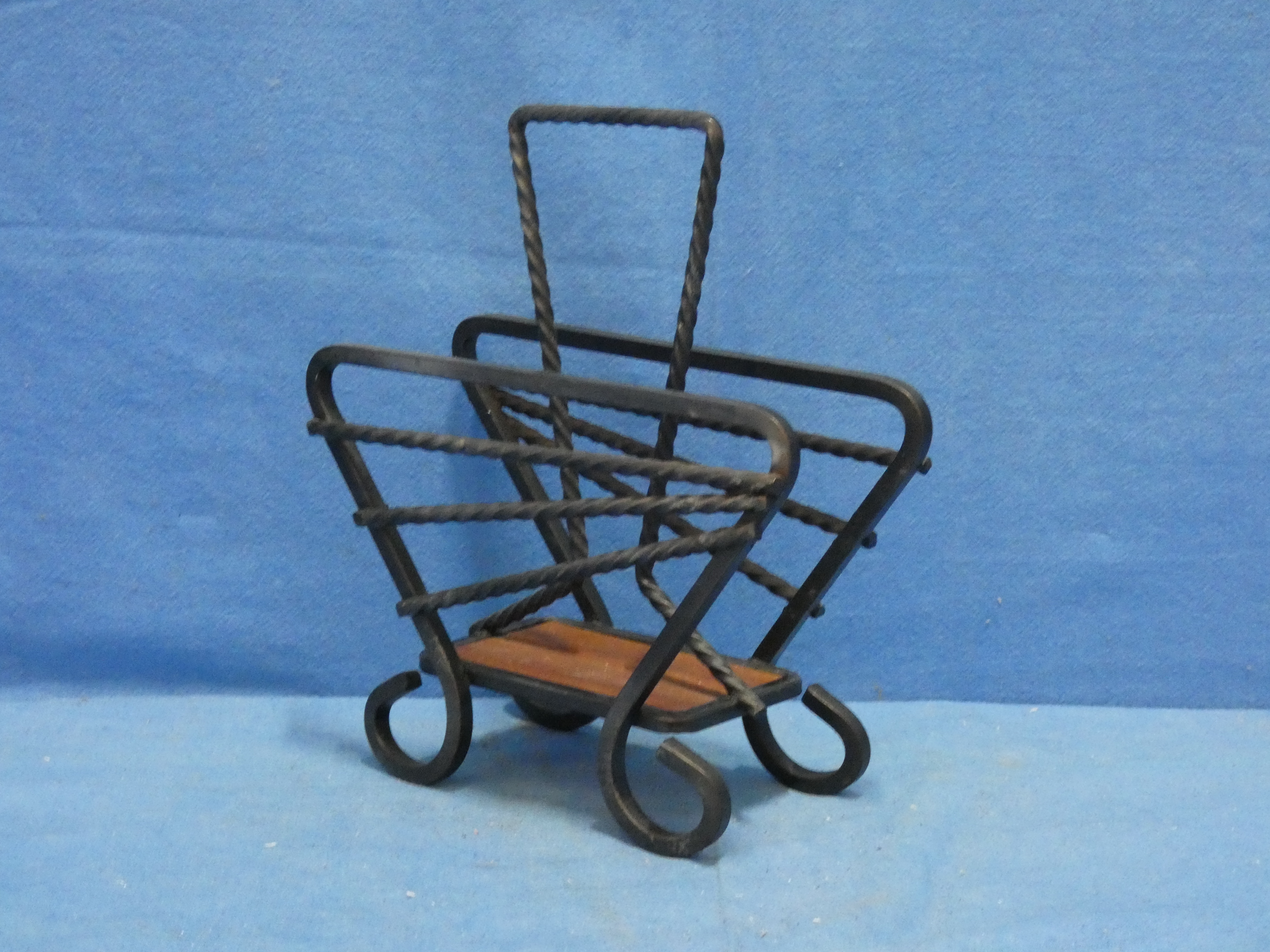 art nr: 363 vintage gietijzeren brieven houder