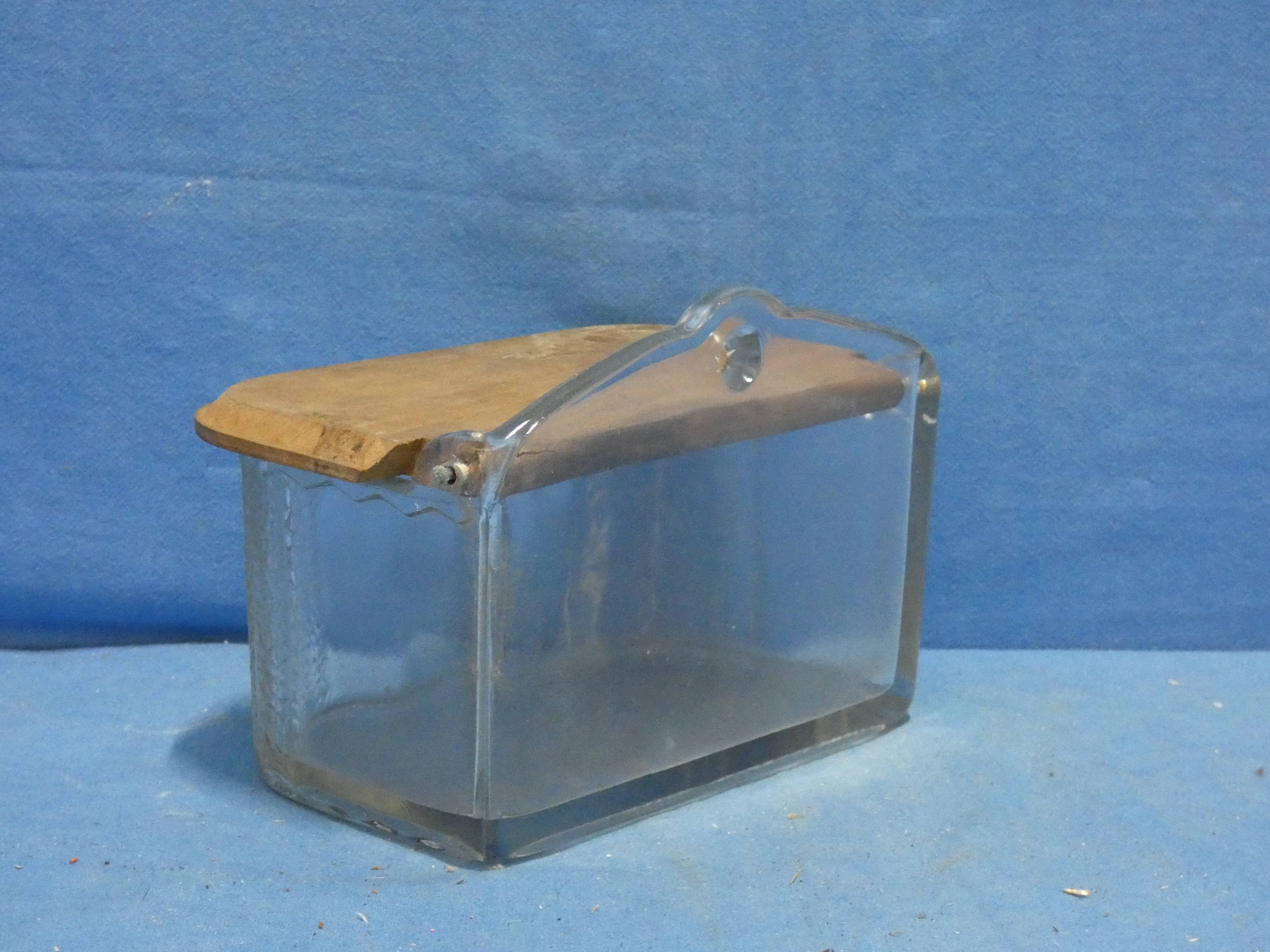 art nr: 1274 vintage glazen zoutpot met houten deksel