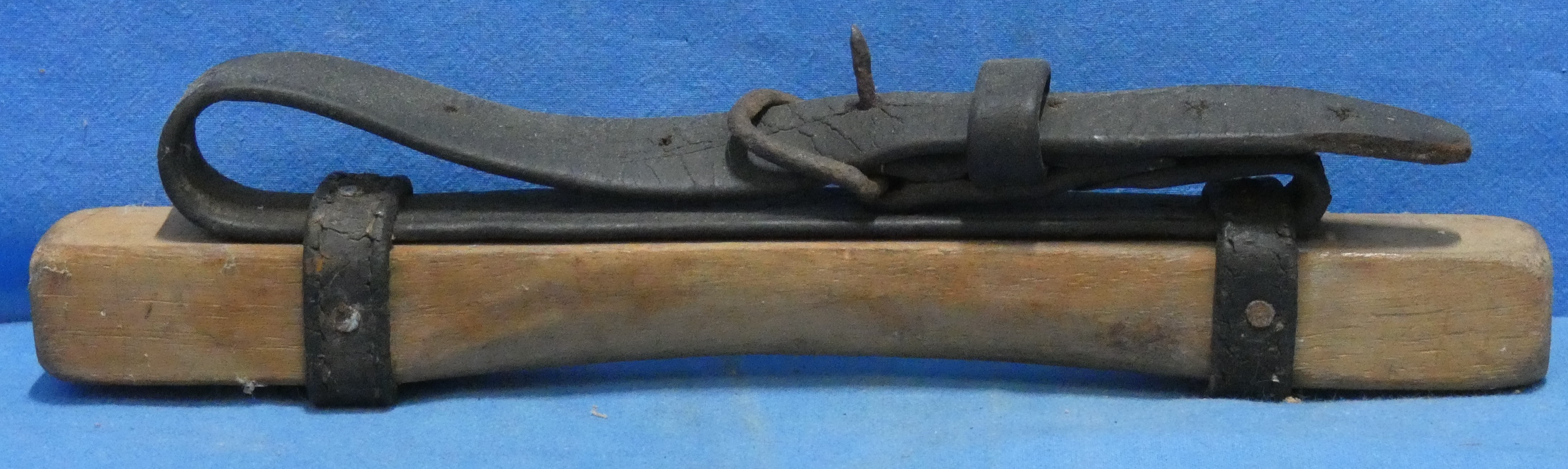 art nr: 1279 antieke lijnwerkers paalklimmer hulpgereedschap