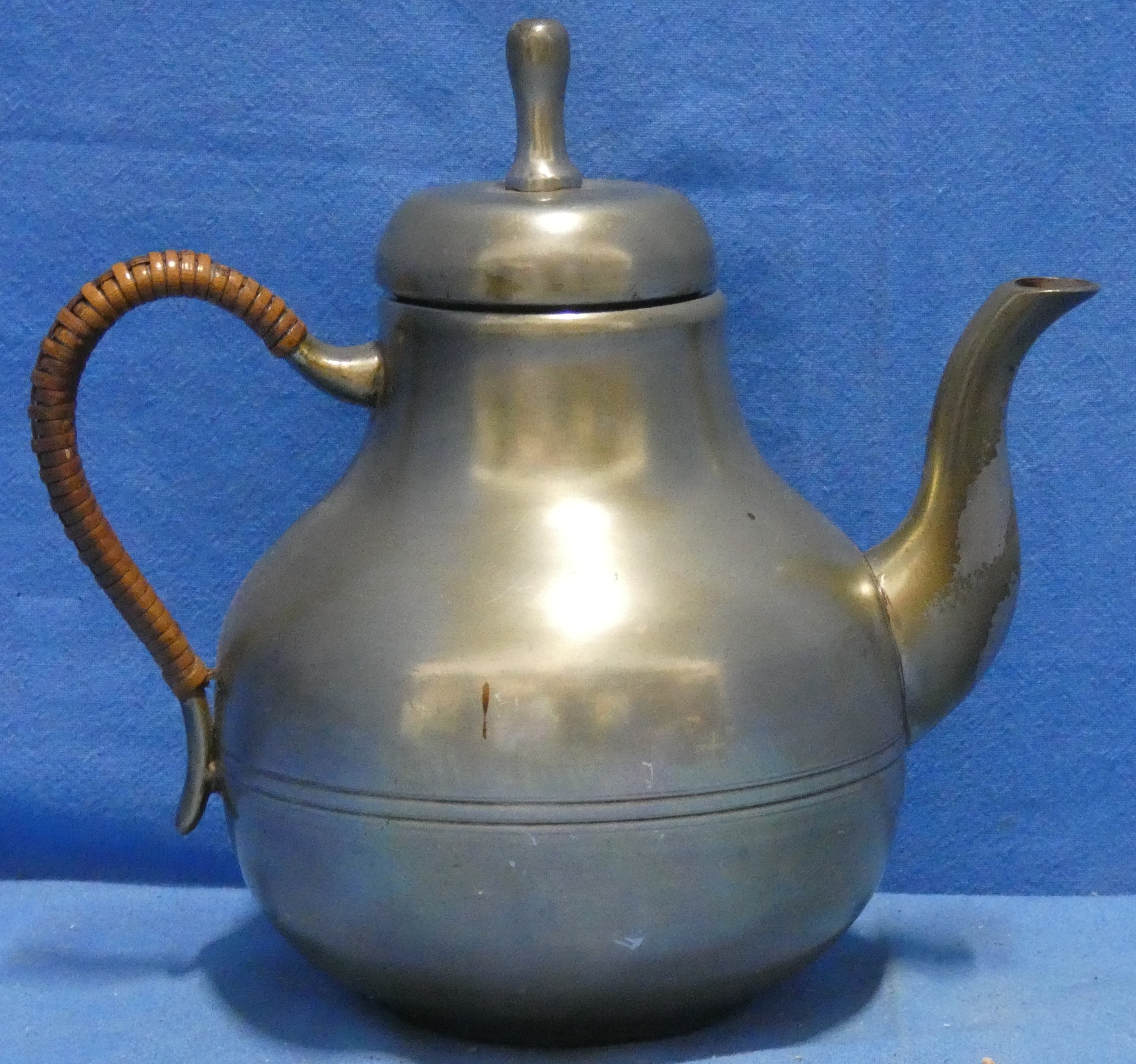 art nr: 1245 vintage tinnen theepot van L. van Erp uit Amsterdam