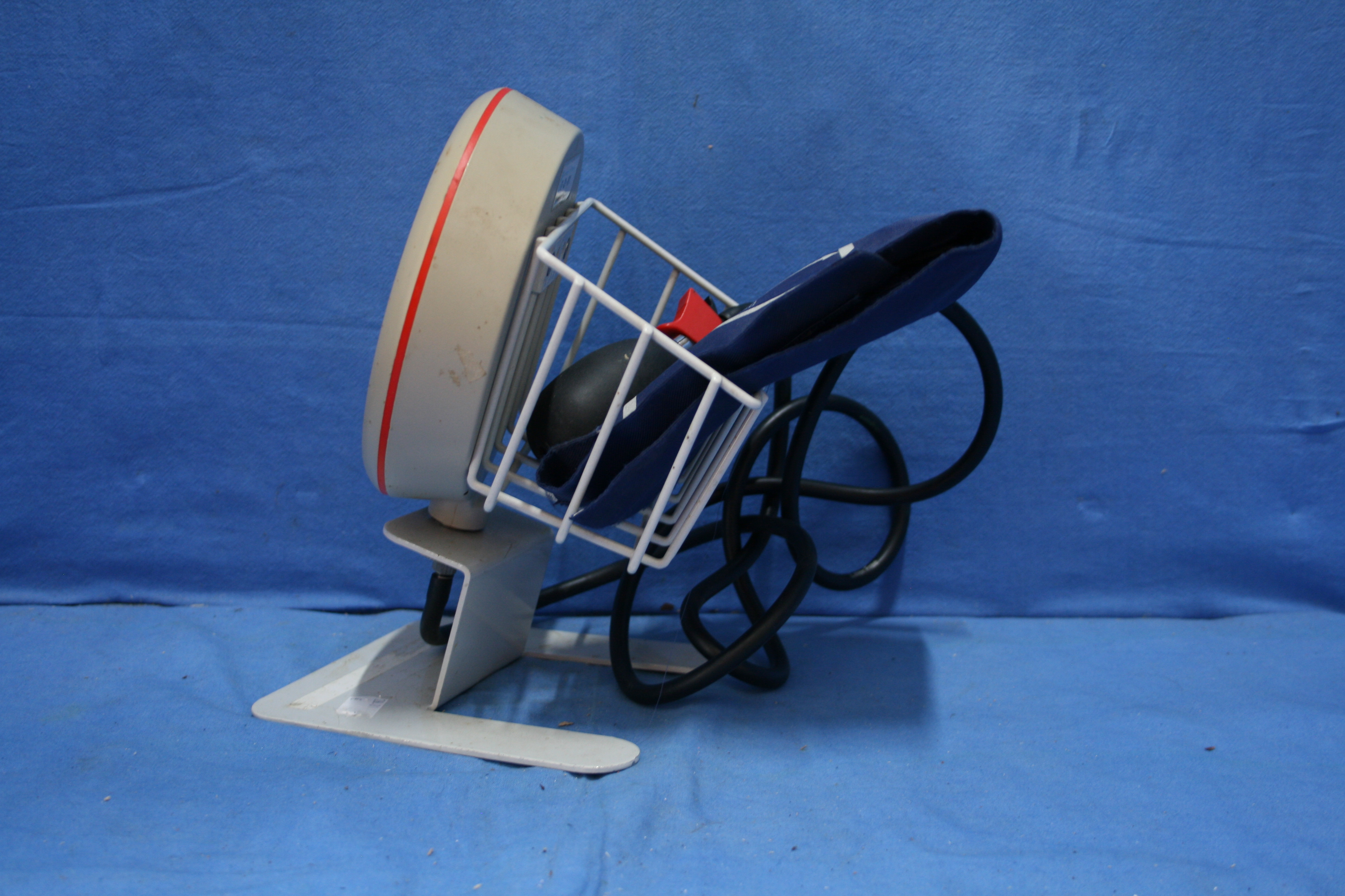 art nr: 1143 vintage bloeddrukmeter met arm pomp