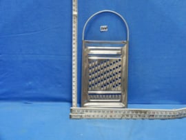 art nr: 1042 vintage inakidole metalen rasp