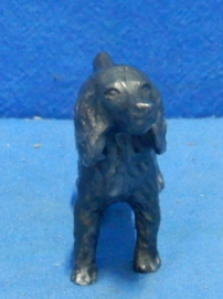 art nr: 852 vintage tinnen beeldje van een Labrador