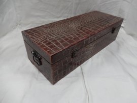 art nr: 1025 vintage kist bekleed met slangenleder